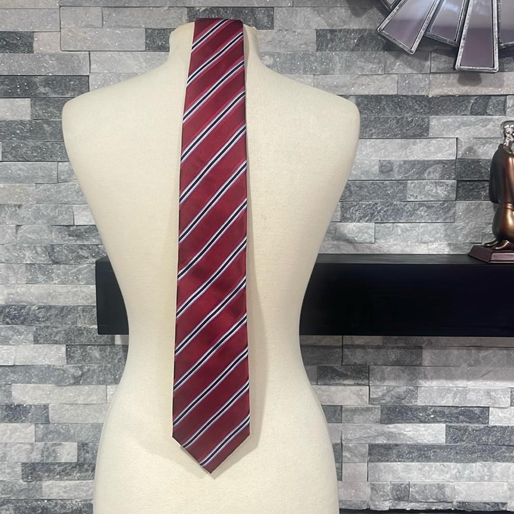 KENNETH ROBERTS Platinum Silk Necktie Red Blue White Stripes